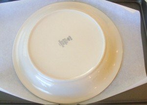 Marking parchment paper with plate for pavlova