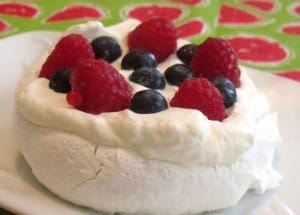 Mini pavlova dessert
