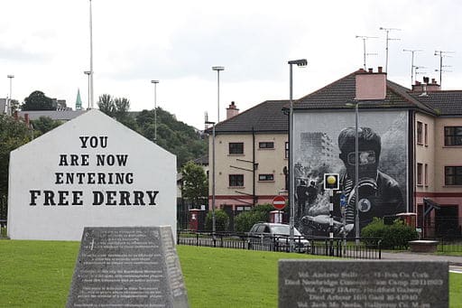 512px-Bogside_(27),_August_2009 Mural and script on building walls