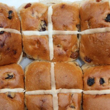 Six sticky raisin buns with pastry crosses on top