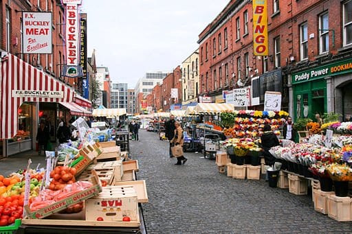 http://commons.wikimedia.org/wiki/File:Moore_Street_market,_Dublin.jpg
