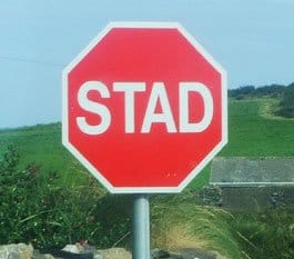 Stad_Irish_stop_sign | Irish American Mom http://commons.wikimedia.org/wiki/File:Stad_Irish_stop_sign.jpg