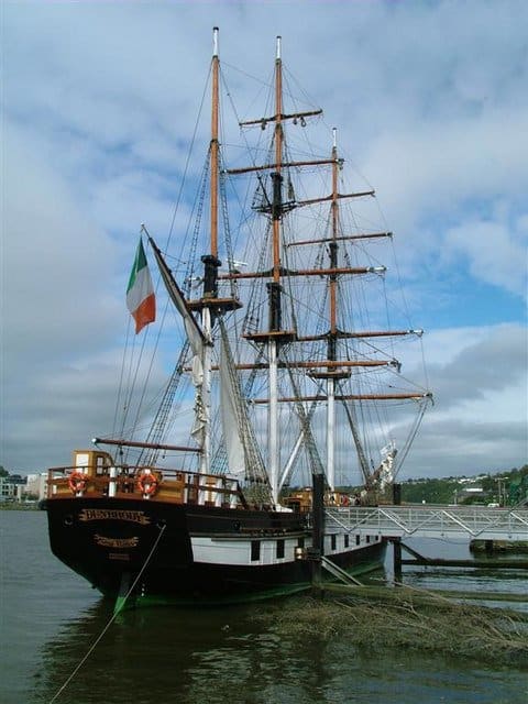 Dunbrody Famine Ship | Irish American Mom Large ship with sails