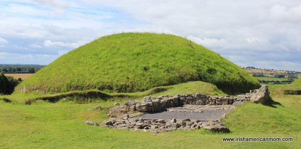 Knowth, a megalithic burial site in County Meath | Irish American Mom Knowth, a megalithic burial site in County Meath