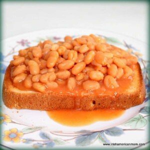 Red beans in sauce on toast
