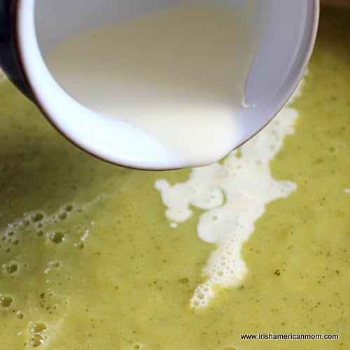 Adding whipping cream to soup purée