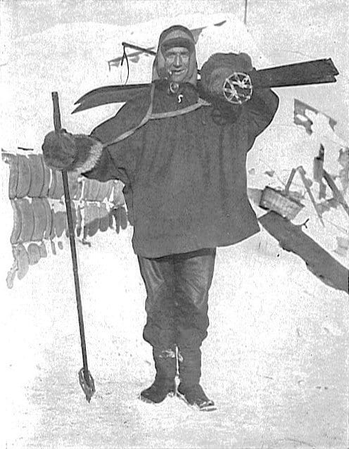 Tom_Crean_with_skis_1911