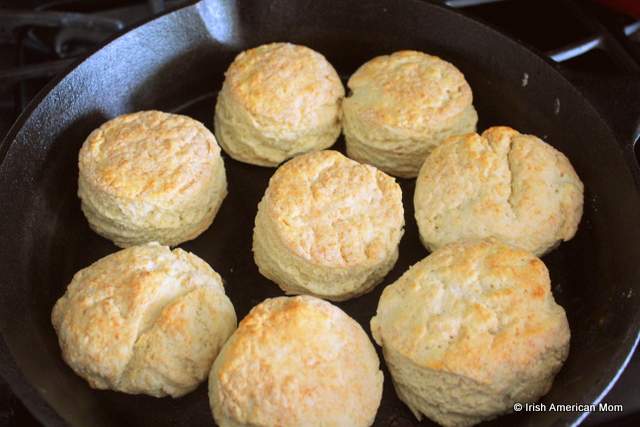 https://www.irishamericanmom.com/wp-content/uploads/2016/07/Buttermilk-biscuits-or-scones-cooked-in-a-cast-iron-skillet.jpg