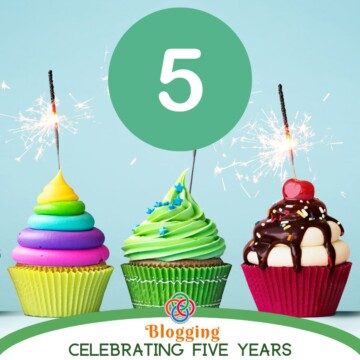 Cup cakes with number 5 and text banner