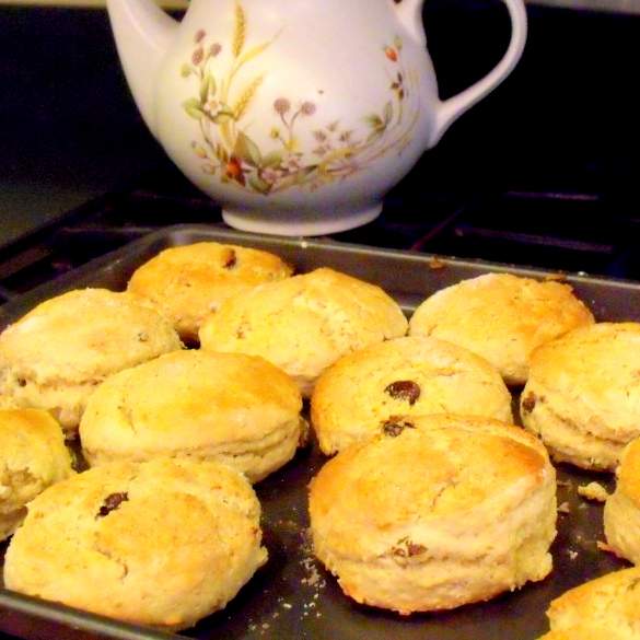 Irish raisin tea scones