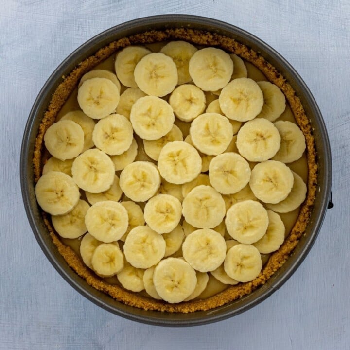 Adding a layer of banana slices to banoffee pie | Irish American Mom Sliced bananas in a pie dish