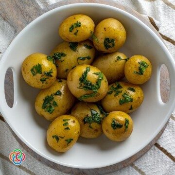 Potatoes in their skins with parsley in a dish