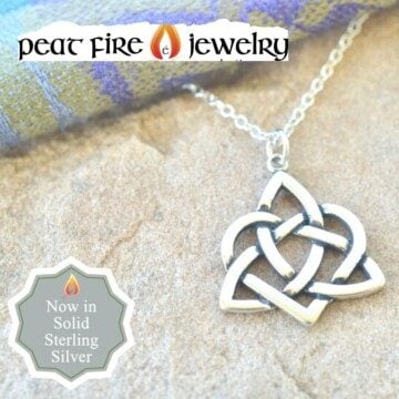Celtic knot pendant with text