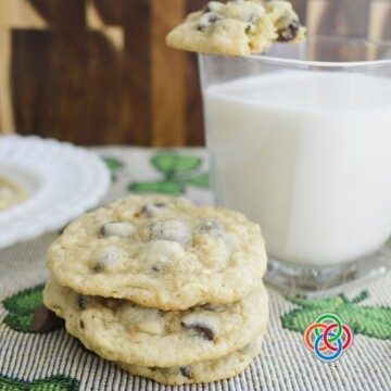 Chocolate chip cookies with milk