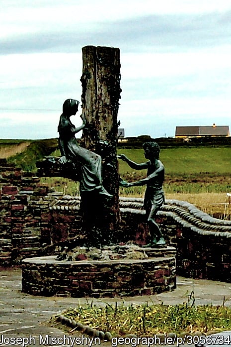 Statue of a man and woman