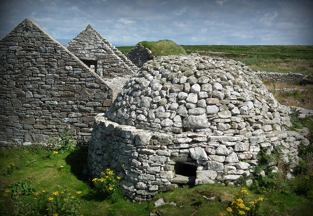 Stone hut and ruined building