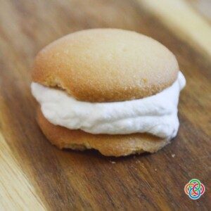 Vanilla wafers sandwiched together with whipped cream