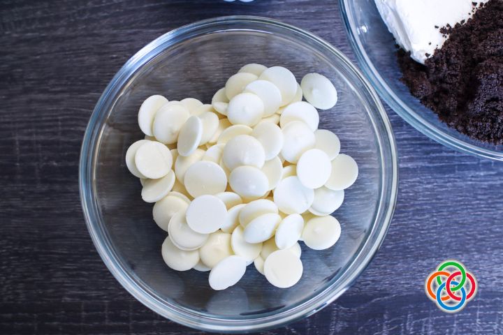 White chocolate chips for coating for patriotic oreo truffles | Irish American Mom White chocolate chips in a bowl