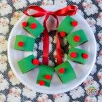 Cardboard plate Christmas wreath craft