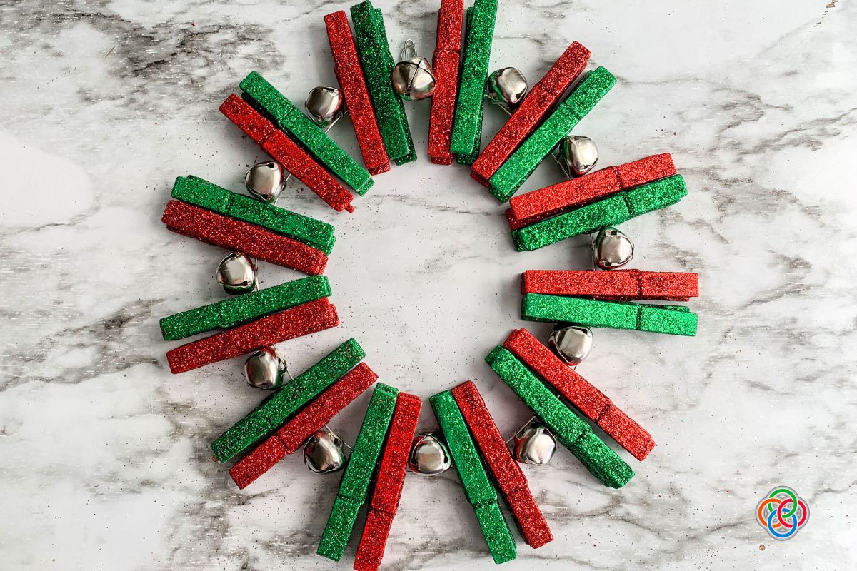 Clothespin wreath craft