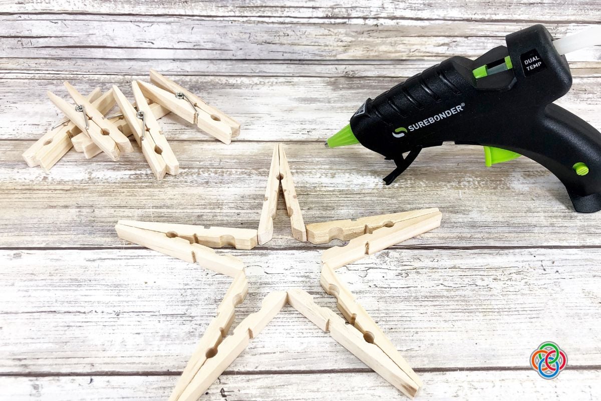 Forming a wooden star using clothes pins plus a glue gun